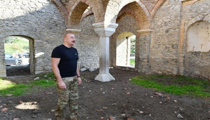 Azərbaycan Prezidenti: "Özünü “prezident” adlandıran 3 təlxək bu gün öz layiqli cəzasını gözləyir"