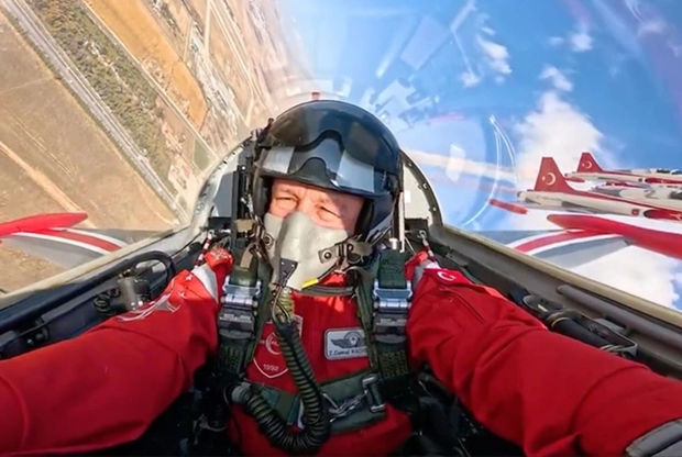 Türkiyə Hərbi Hava Qüvvələri komandanı “Türk ulduzları” ilə uçdu - VİDEO