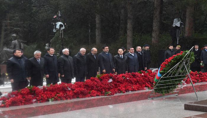 İqtisadiyyat Nazirliyinin kollektivi ulu öndər Heydər Əliyevin xatirəsini yad edib