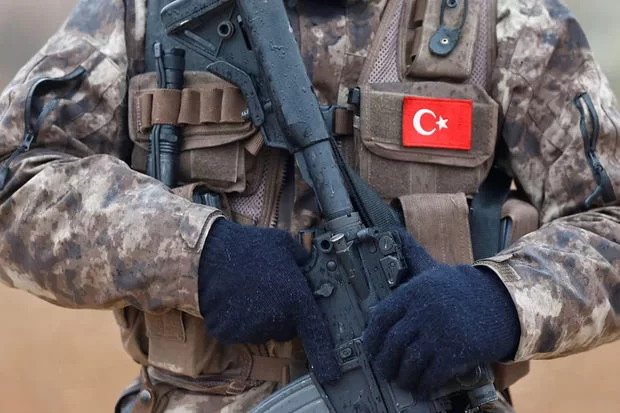 PKK terrorçuları Türk Silahlı Qüvvələrinin bazasına hücum ediblər: Şəhid olanlar var - FOTO