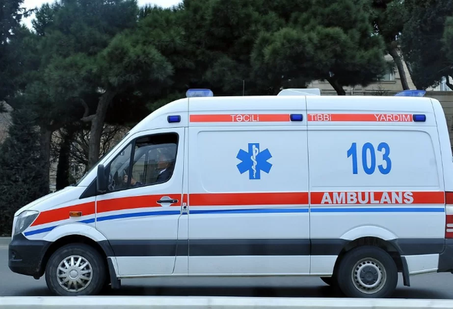 Eyvandan yıxılan uşaq saat yarım qan içində yerdə qalıb, təcili yardım gəlməyib - AÇIQLAMA + FOTO