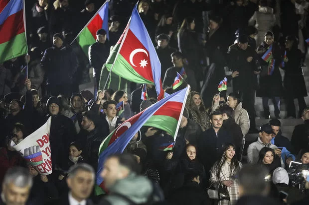 “Moskovskiy komsomolets”: “Azərbaycanlılar seçki məntəqələrinə ailələri ilə birlikdə gəliblər”