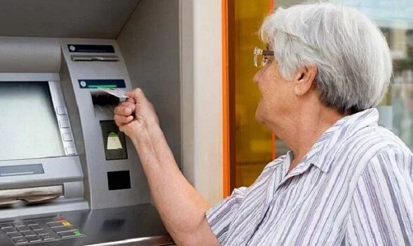 Azərbaycanda bu şəxslərin pensiya yaşı azaldıldı