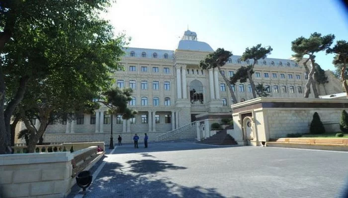 Bakıda telefonunda qeyri-etik videolar tapılan şagirdlərlə bağlı niyə qərar verilmir? - VİDEO