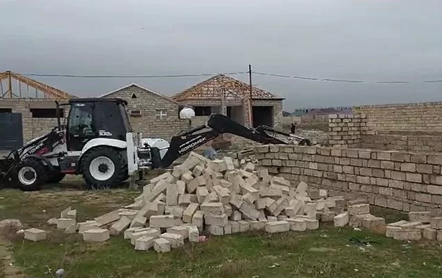 Qanunsuz satılan torpaq sahələri bələdiyyələrə QAYTARILIB