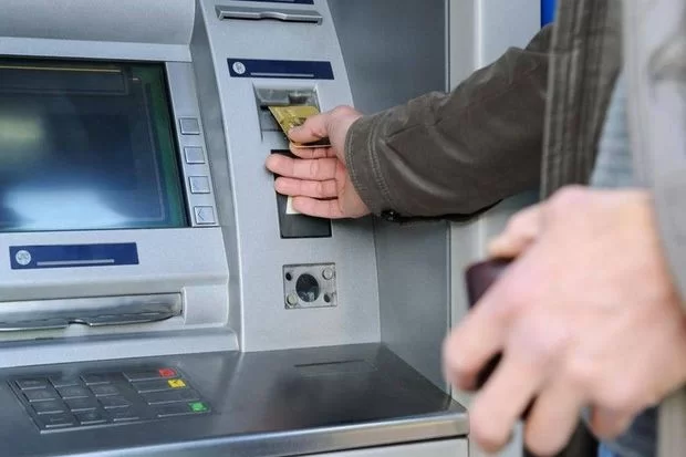 Hansı qadınların pensiyaya daha tez çıxa biləcəkləri məlum oldu