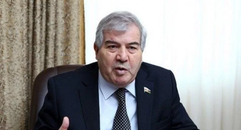 Ağadadaş Ağayev cəzasını aldı - Xalq şairi