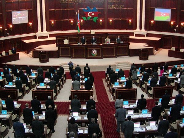 Prezident qanunu imzalamadı, MM-ə qaytardı - Səbəb