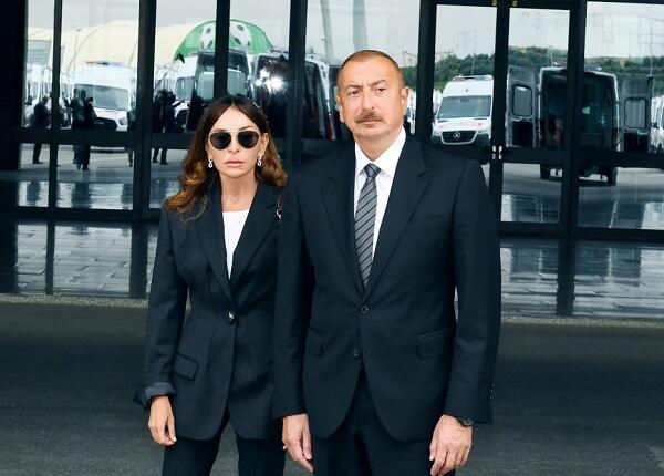 Prezident və xanımı vida mərasiminə əklil göndərdi