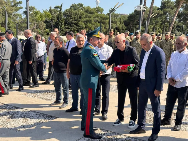 Generalın dəfninə görün kimlər gəldi - Foto
