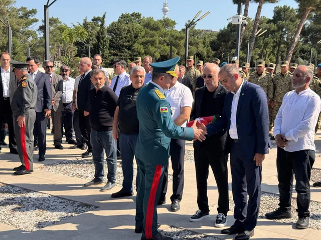 Generalın dəfninə görün kimlər gəldi - Foto