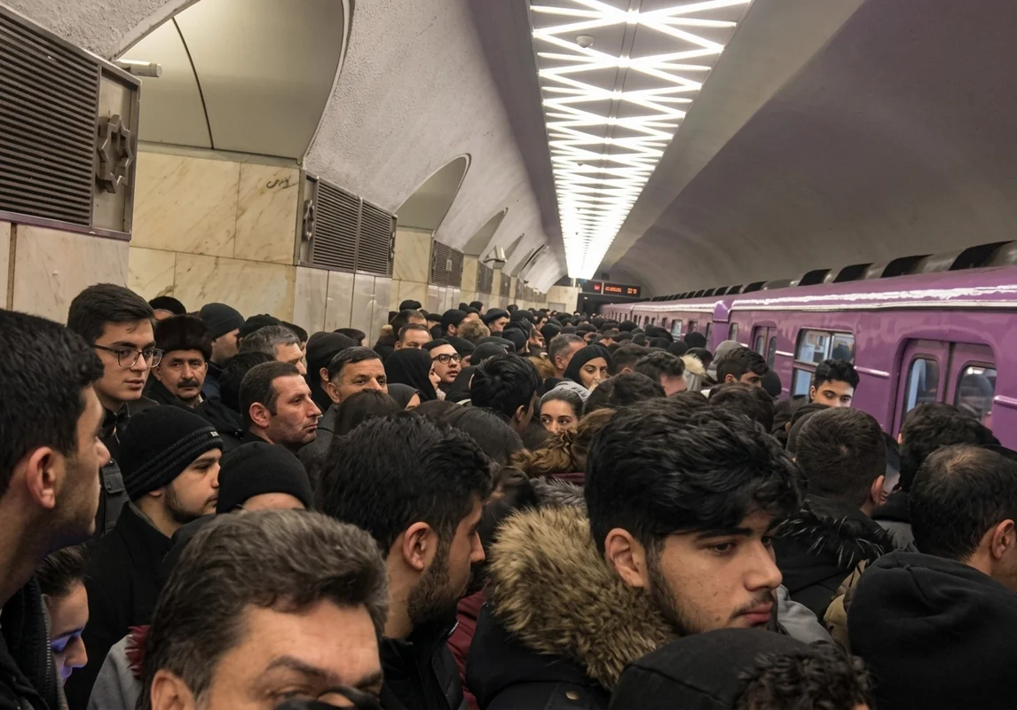 Metroda qatarların gecikmə problemi necə həll olunacaq? - AÇIQLAMA