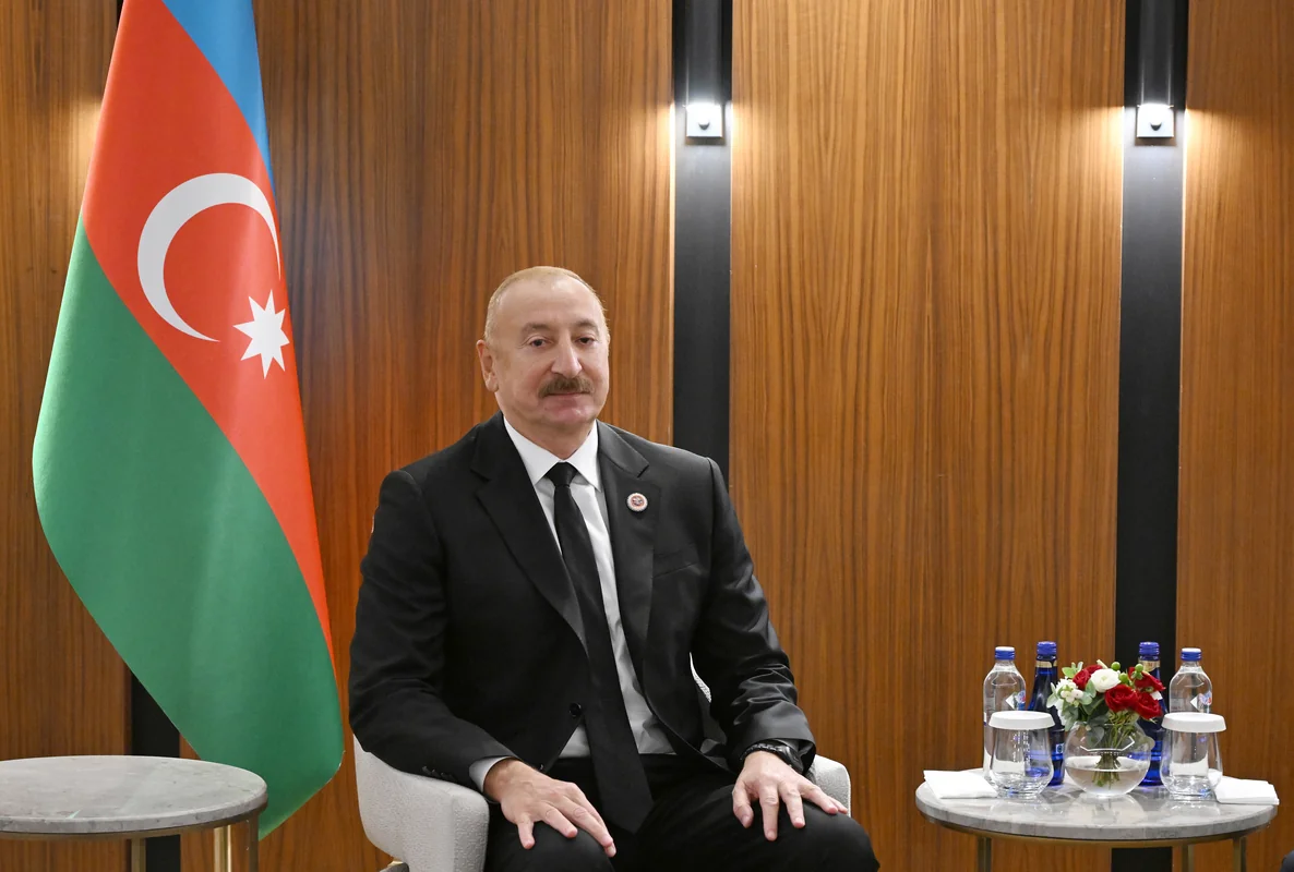 İlham Əliyev "ŞƏT plyus" formatında görüşdə iştirak etmək üçün Bişkekdəki "Irıs Ordo" Konqres Mərkəzinə gedib