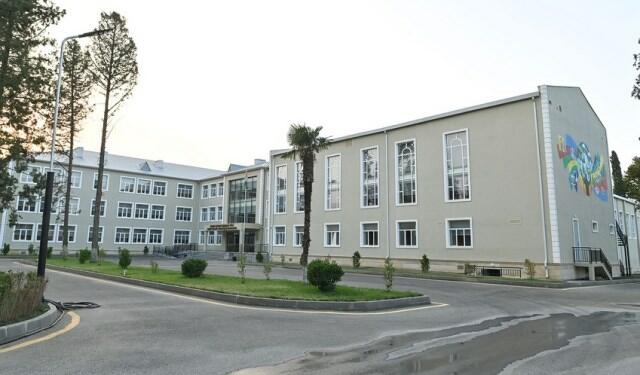 Məktəblərdə geyim qaydaları ilə bağlı daha bir rəsmi açıqlama