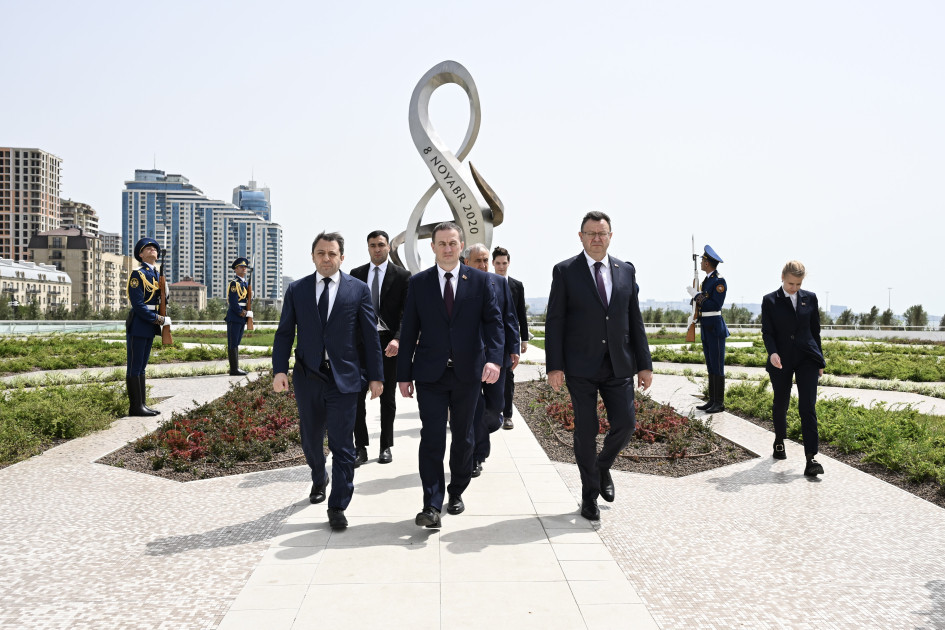 Aleksandr Turçin Zəfər parkını ziyarət edib