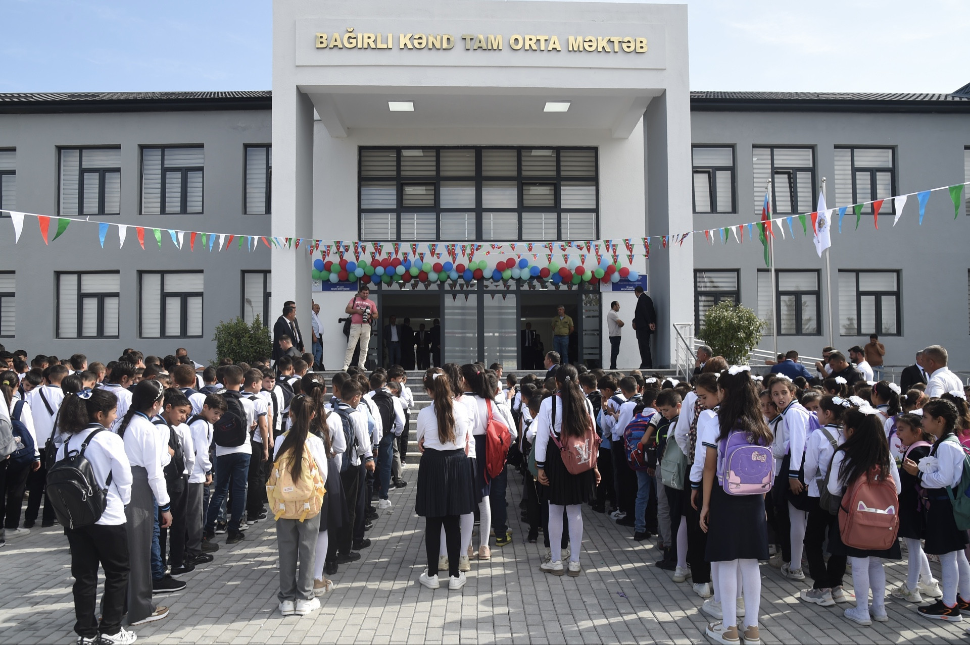 Şamaxının Bağırlı kəndində Heydər Əliyev Fondu tərəfindən inşa olunan yeni məktəb binası istifadəyə verilib