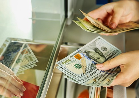 Azərbaycan bankları valyuta mübadiləsi üzrə gəlir marjasını 3 % artırıblar
