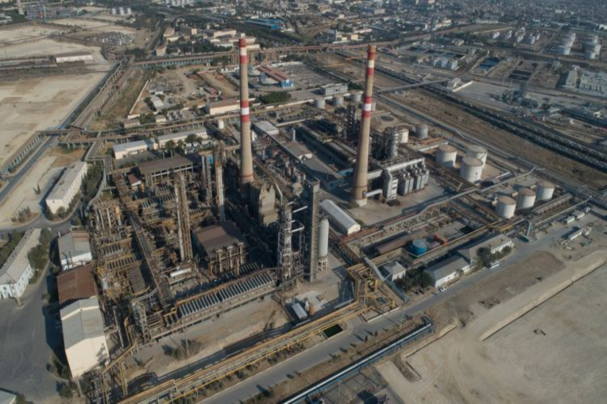 Azərbaycanda neft emalı 2,04% artıb