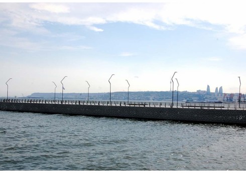 Bakı bulvarı ərazisində gəzinti qayığı batıb, 6 nəfər xilas edilib - YENİLƏNİB-2