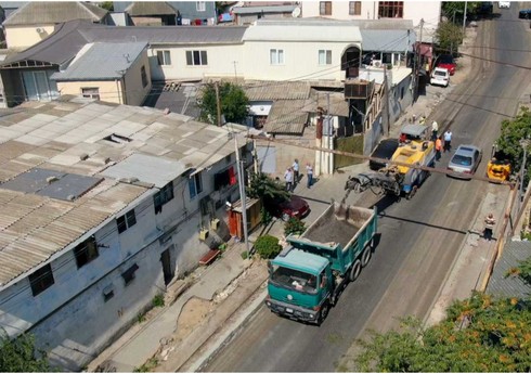 Bakıda Eldar Babayev küçəsi təmir olunur