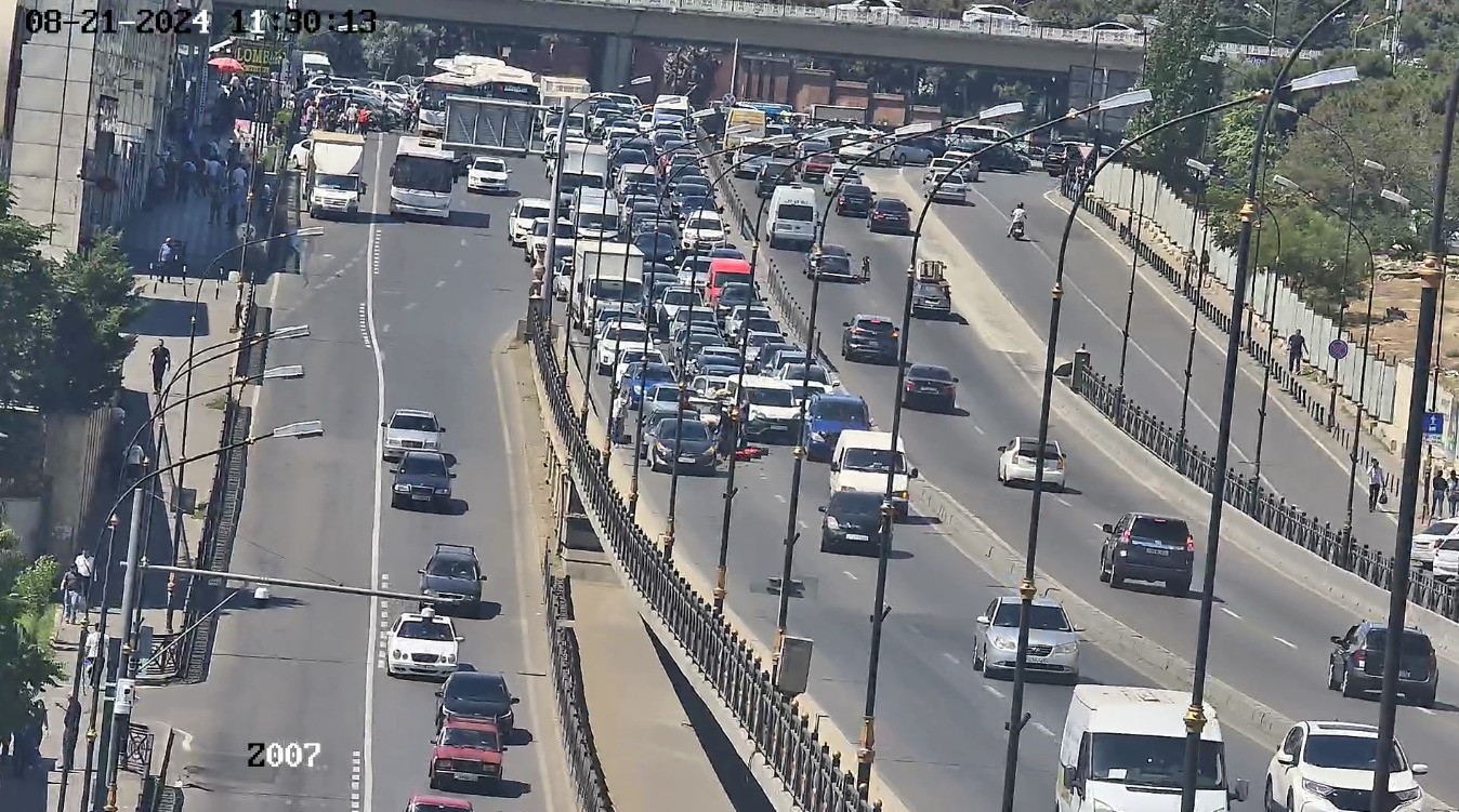 Bakıda qəza olub, sıxlıq yaranıb - FOTO