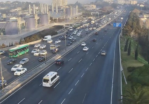 Bakının bir çox yollarında tıxac müşahidə edilir