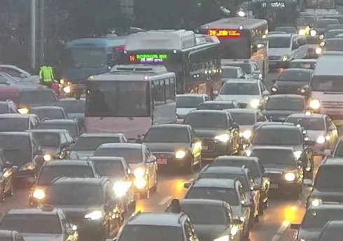 Bakının bir sıra yollarında sıxlıq müşahidə olunur - SİYAHI