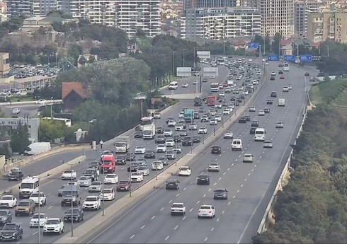 Bakının bir sıra yollarında sıxlıq var - SİYAHI
