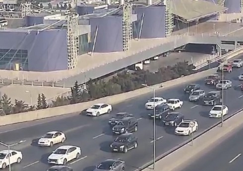 Bakının bir sıra yollarında tıxac yaranıb