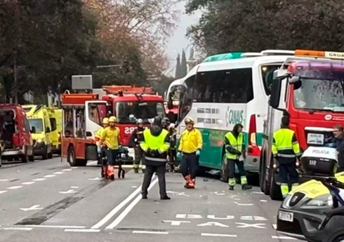 Barselonada iki avtobusun toqquşması nəticəsində 30-dan çox insan xəsarət alıb