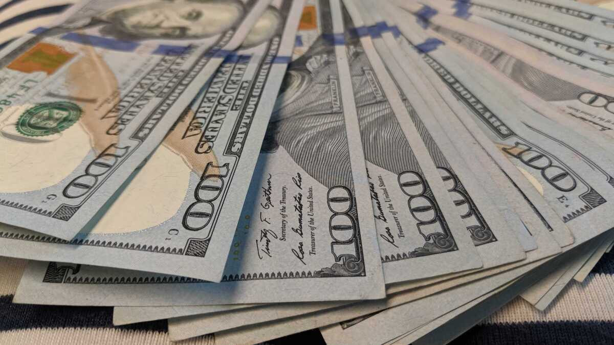 Bayden yarışı tərk etdikdən sonra Harris 27,5 milyon dollar ianə toplayıb