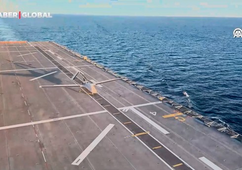 "Bayraktar TB3" qısa uçuş zolağı olan gəmidən manevr edərək tarixə düşüb