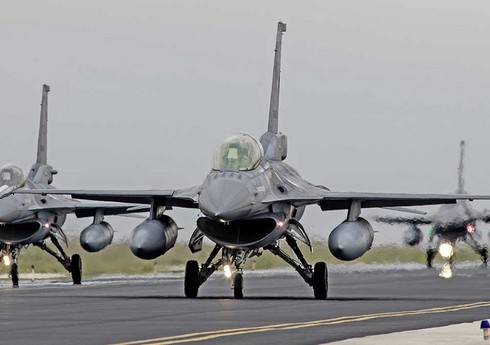“Bloomberg”: Ukrayna “F-16” qırıcılarının ilk partiyasını alıb