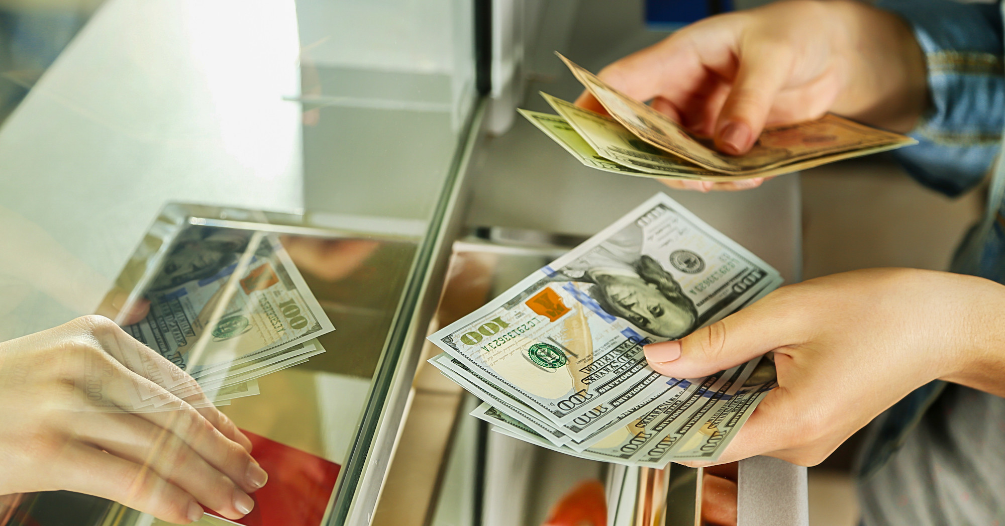 Bu ilin I yarısında Azərbaycana xaricdən pul köçürmələri 31%-dən çox azalıb