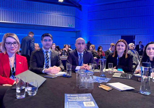 Emin Əmrullayev Londonda keçirilən 21-ci Dünya Təhsil Forumunda iştirak edir