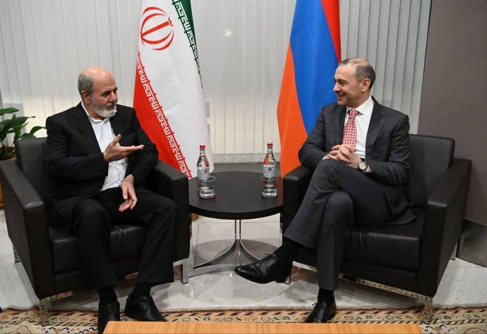 Ermənistan və İran TŞ katibləri kommunikasiyaların açılmasını müzakirə edib