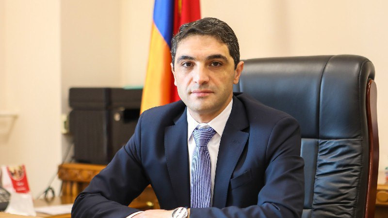 Ermənistanda nazir işdən çıxarılıb