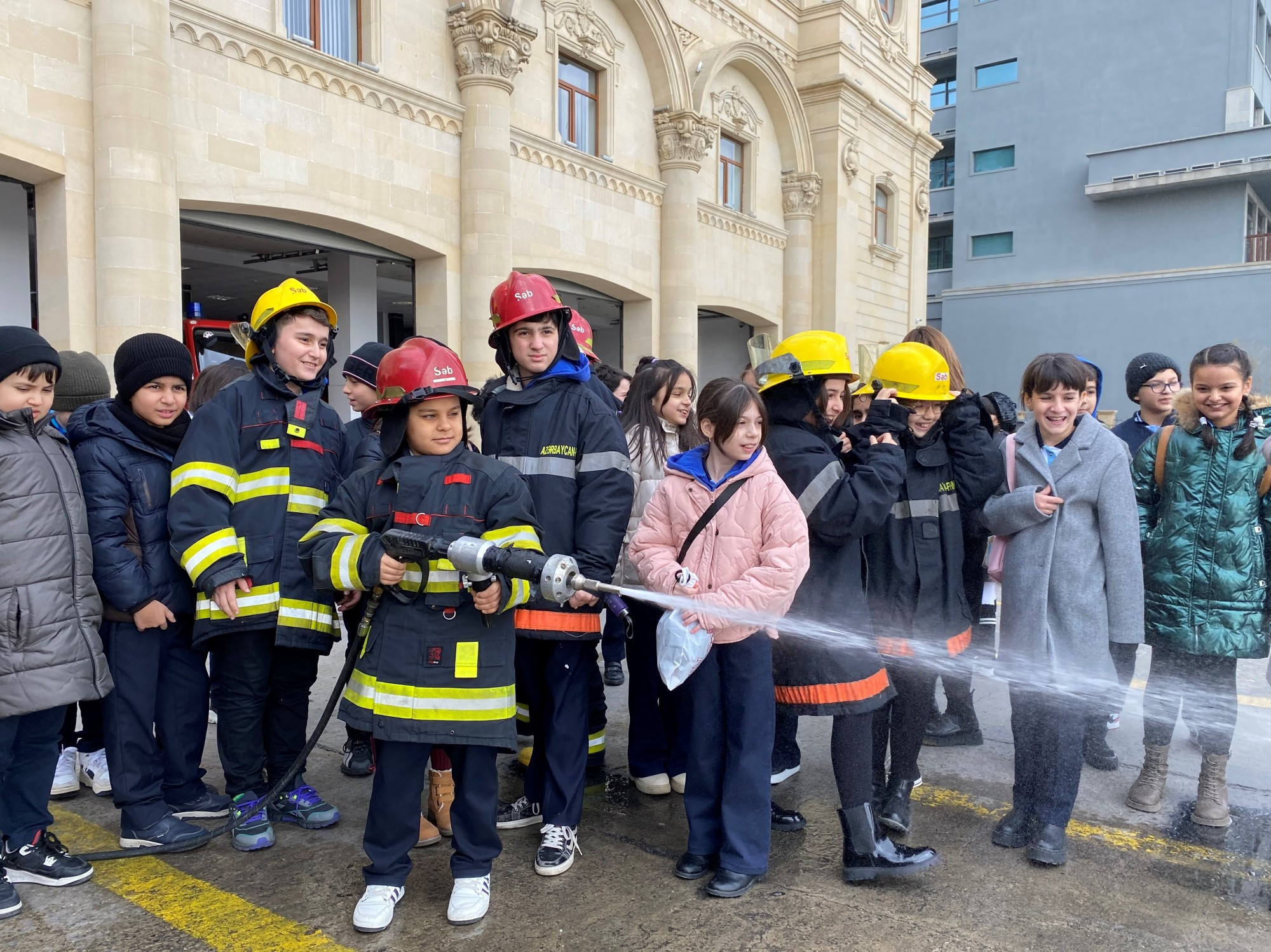FHN məktəblilər üçün “açıq qapı” günü keçirib
