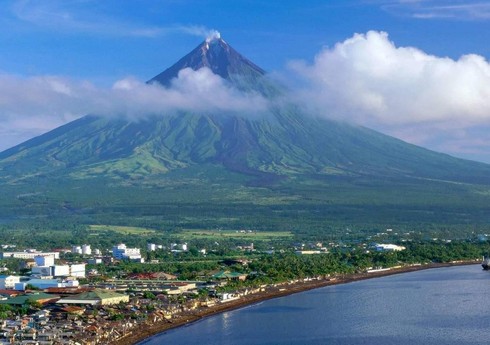 Filippin sahilində güclü zəlzələ olub