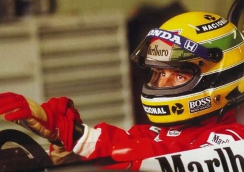 "Formula 1"in keçmiş pilotunun dəbilqəsi hərracda 965 min dollara satılıb