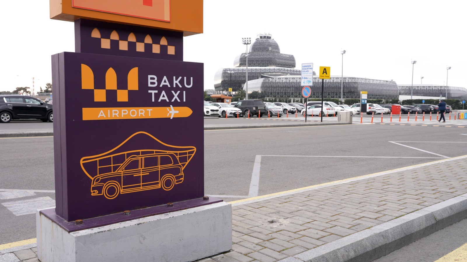 Hava limanı ərazisində qanunsuz taksi fəaliyyəti göstərən şəxslər saxlanılıb - VİDEO