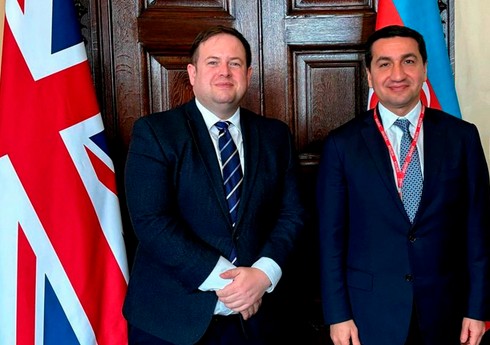 Hikmət Hacıyev Britaniyanın rəsmi şəxsləri ilə görüşüb