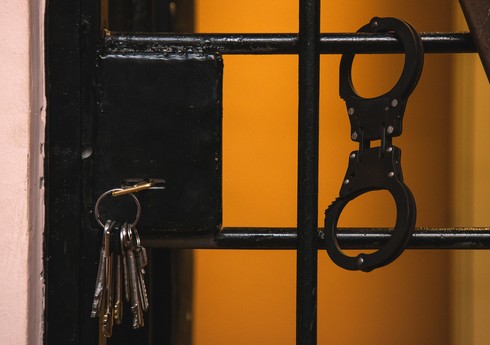 Hindarx qəsəbəsində bacısını öldürməkdə şübhəli bilinən qardaş saxlanılıb