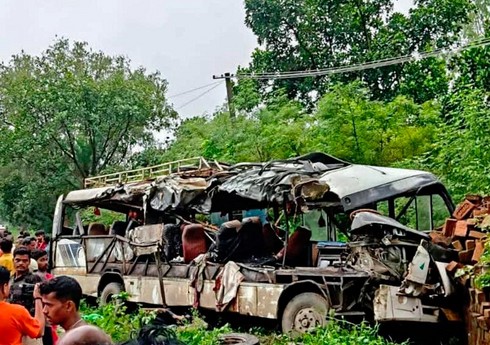 Hindistanda ağır yol qəzasında 18 zəvvar həlak olub