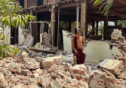 Hindistanda məktəbin damının uçması nəticəsində azı 6 uşaq həlak olub