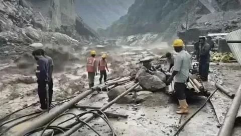 Hindistanda torpaq sürüşməsi nəticəsində 3 hərbçi həlak olub, 6 nəfər itkin düşüb