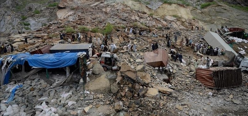 İndoneziyada torpaq sürüşməsi nəticəsində azı 15 nəfər ölüb