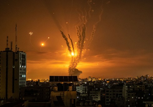 İran İsrailin Hayfa şəhərindəki neft emalı zavoduna hücum edib