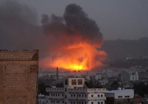İsrail Hudeydə limanını bombalayıb