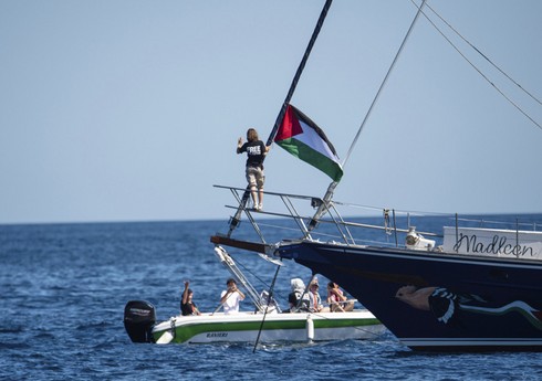 İsrail isveçli ekofəalın olduğu gəminin Qəzzaya yaxınlaşmasına icazə verməyəcək